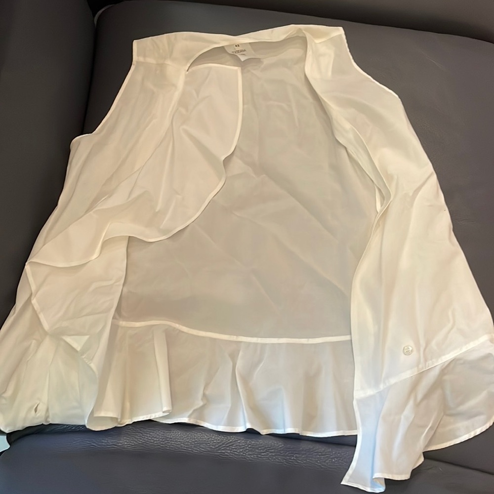 Hache muscle top with front buttons